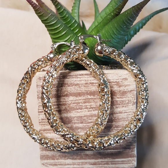 Deoro Jewelry - Textured Gold Hoops